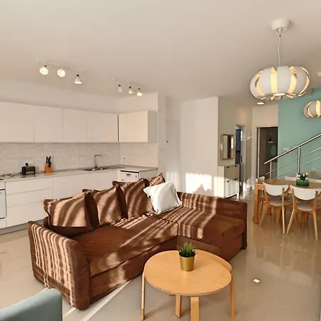 Apartament Caesar And