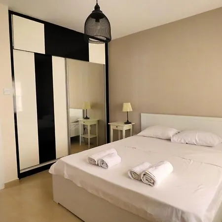 Caesar And Appartement *